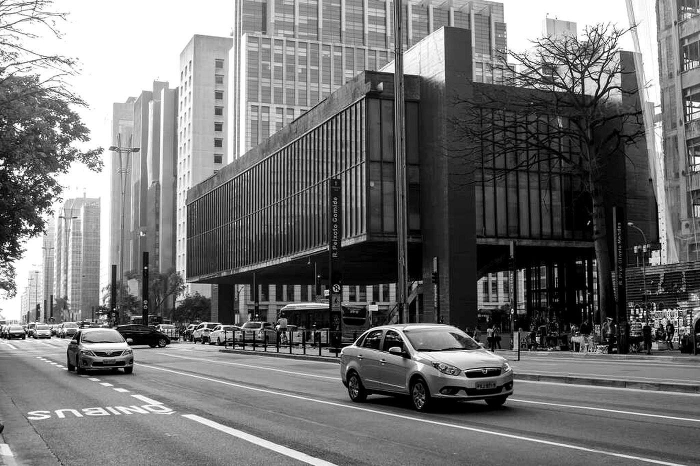 Avenida Paulista, São Paulo, em preto e branco